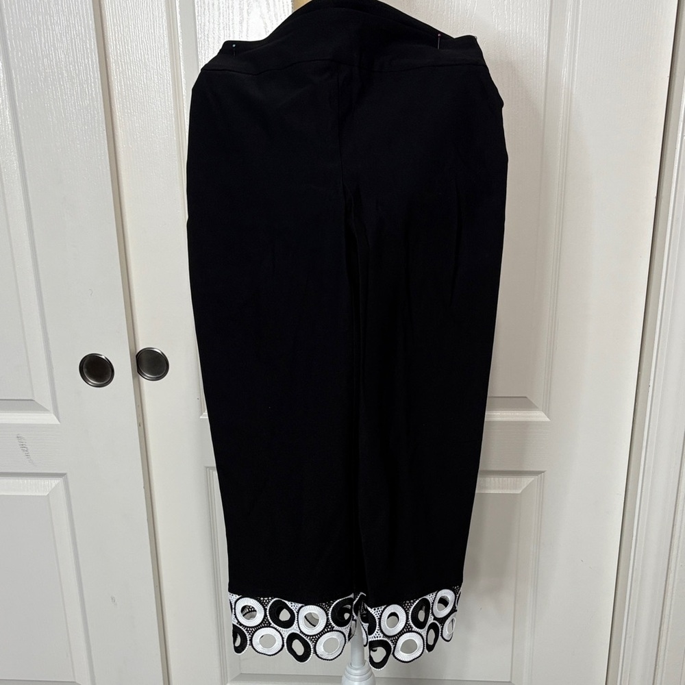 Attyre Black Cropped Pants with White Circle Hem